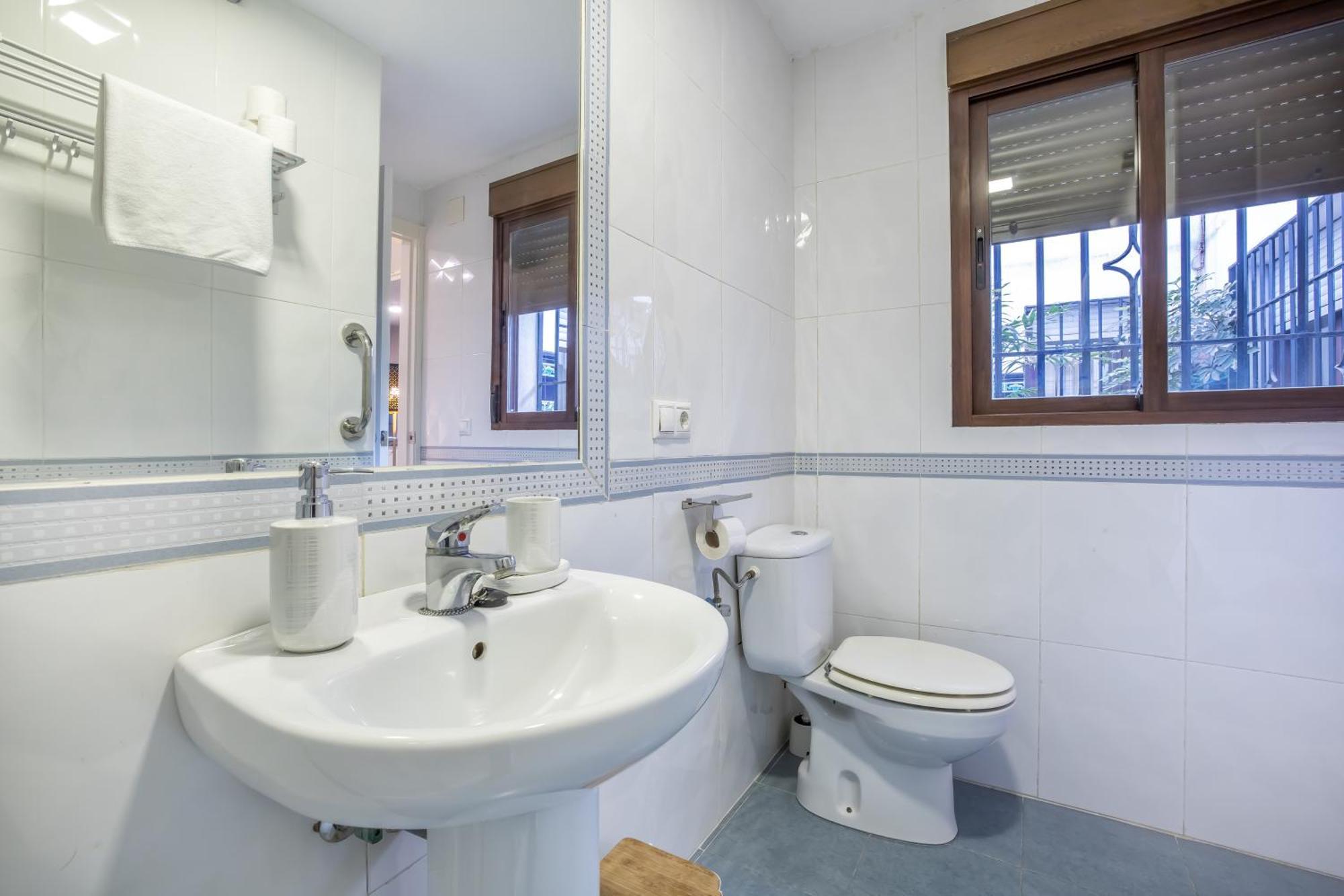 Encanto En La Juderia: Apartamento Con Patio Кордова Экстерьер фото